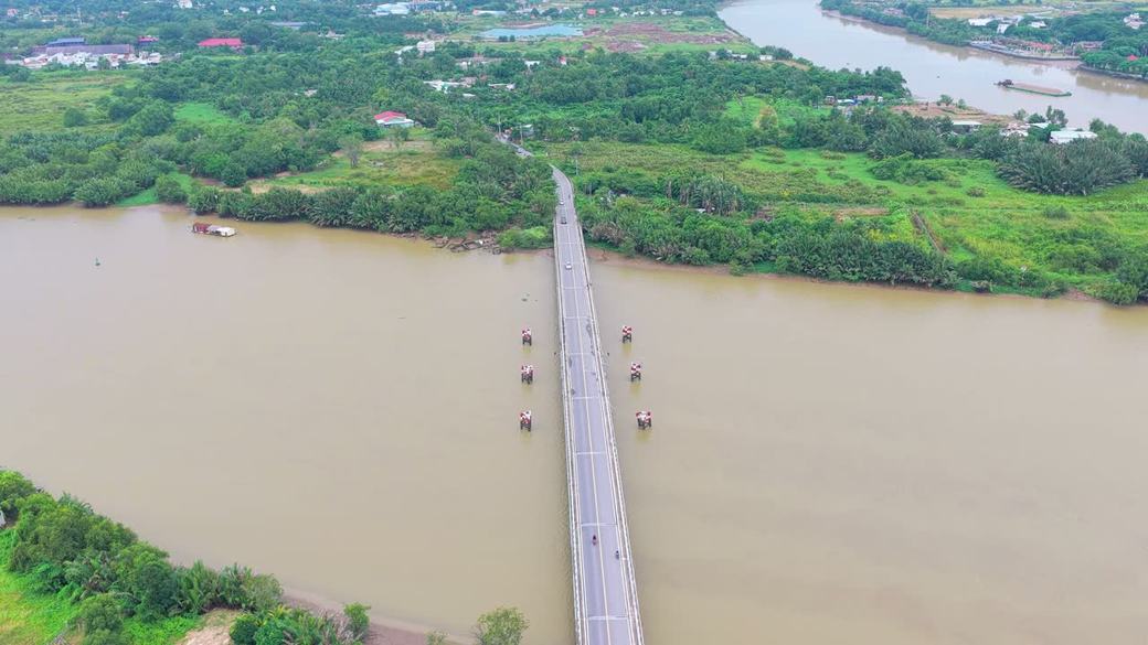Cầu Trường Phước bắc qua sông