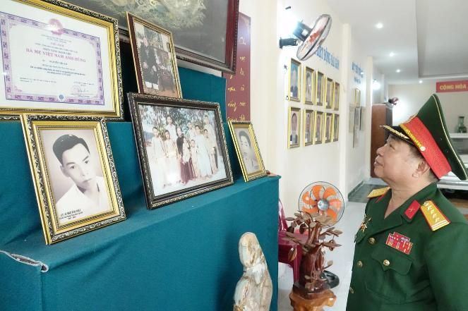 Trưng bày kỷ vật, hình ảnh thời kháng chiến